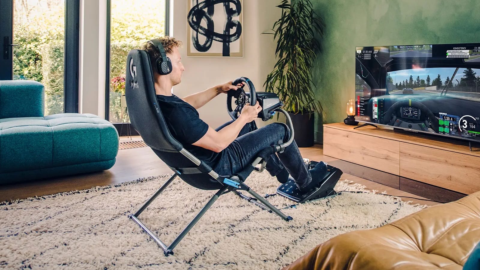 A large marketing image providing additional information about the product Playseat Logitech Challenge X - Additional alt info not provided